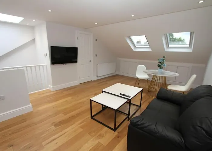 Amazing Loft One Bedroom Apartment - E17 Village