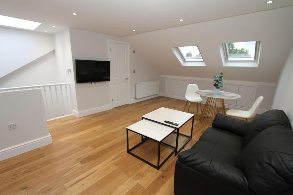 Апартаменты Amazing Loft One Bedroom - E17 Village Лондон