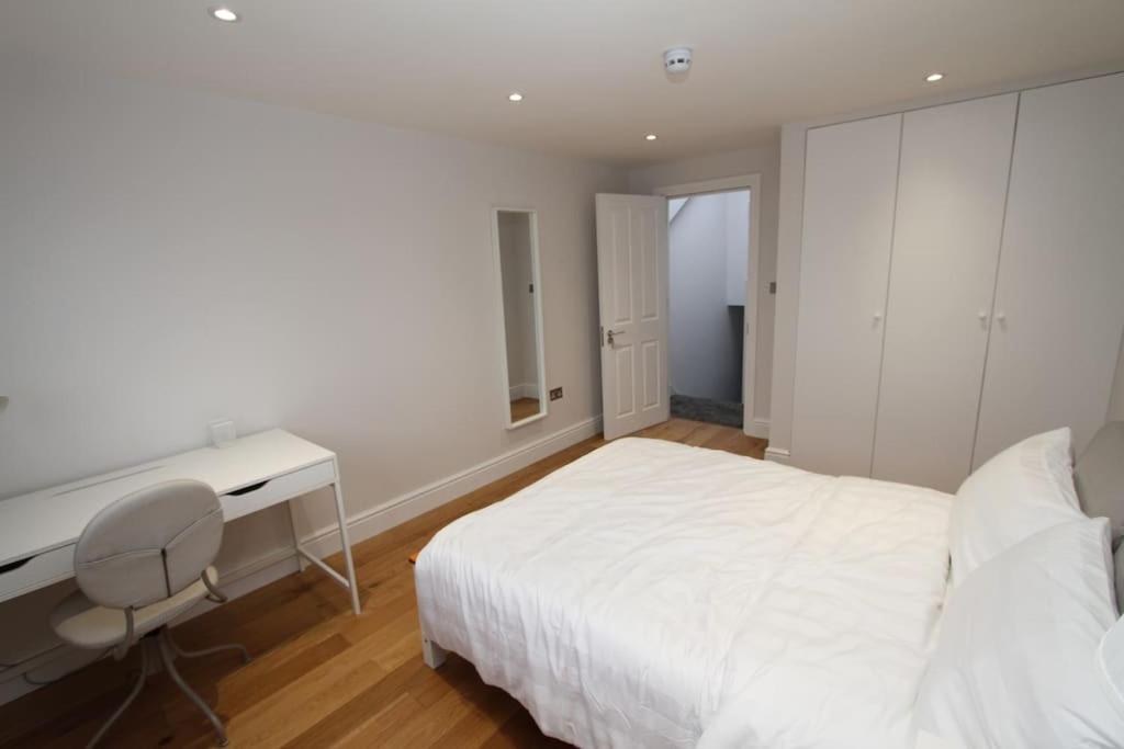 Апартаменты Amazing Loft One Bedroom - E17 Village